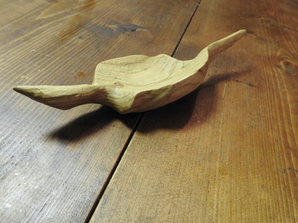 ウッドクラフト　（チェスナッツ）栗の木の鳥型の豆皿 1枚目の画像