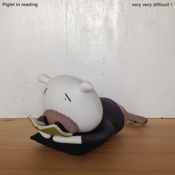 Piglet in reading【Mさまオーダー品】 1枚目の画像