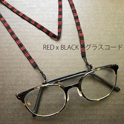 RED × BLACK ビーズ織りグラスコード・メガネチェーン 1枚目の画像