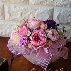フランシス　ピンクのプリザーブドフラワーアレンジメント　母の日の贈り物やお誕生日のプレゼントに 1枚目の画像