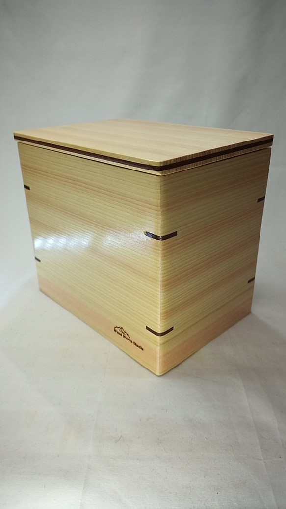 木製　天然ヒノキのフタ付きダストBOX　プラケース付き　　 1枚目の画像