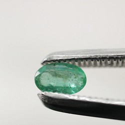 天然エメラルド 0.374ct ルース オーバルミックスカット 宝石鑑別書付き（中央宝石研究所）