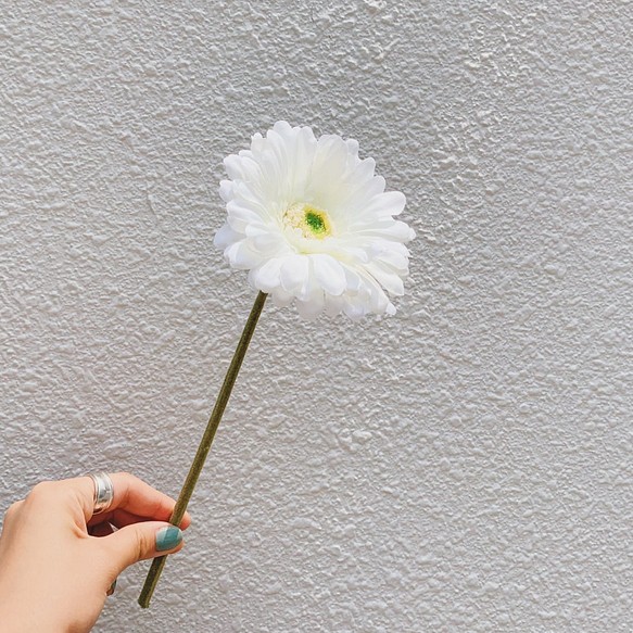 Mini Flower 白いガーベラ 一輪挿し 花瓶 花器 Cocogram 通販 Creema クリーマ ハンドメイド 手作り クラフト作品の販売サイト