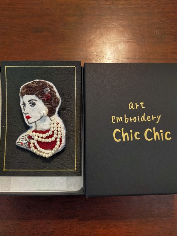 絵画ブローチ 人物アクセサリー 個性的 ブローチ アート刺繍ChicChic