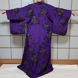 ワンタッチ着物　くらわん着物　正絹小紋リメイク　紫ポップ華文様 1枚目の画像