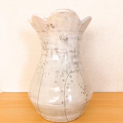 【Sold】フリルでちょうちょの花瓶 1枚目の画像