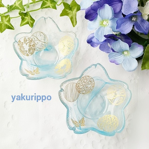 【桜ハンドメイド2022】 桜型のガラス小物入れ（ブルー・装飾用・単品） 1枚目の画像