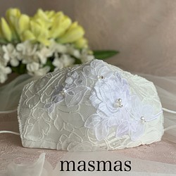 キャッツアイ石　スワロ付き❤️フランス製コードリバーレースに薔薇アップリケ❤️不織布マスクカバー透けるか選択❤️結婚式 1枚目の画像