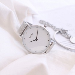 Mini Chica 黑色簡約小錶面米蘭錶帶女錶 / LH-10304 銀色 第1張的照片