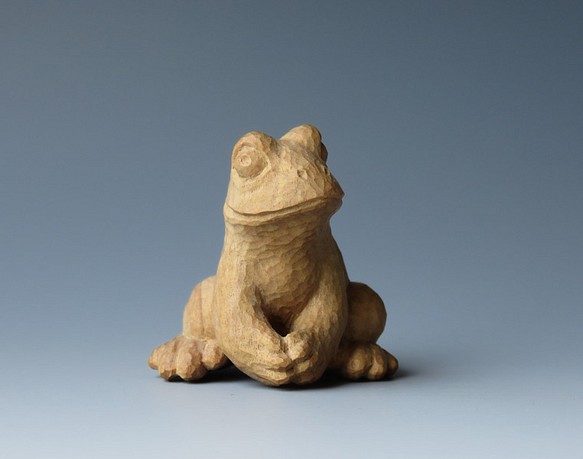 小さな木彫　蛙　香木白檀 1枚目の画像