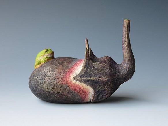 木彫彩色　茄子に蛙 1枚目の画像