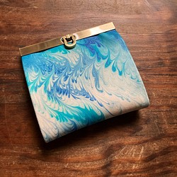 【一点物です】マーブル染めの二つ折り財布『avanico-harf』 1枚目の画像