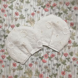 母乳パッド　お花刺繍×オーガニックガーゼ 1枚目の画像