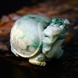 翡翠 ひすい 亀 彫刻 ブローチ アンティーク翡翠