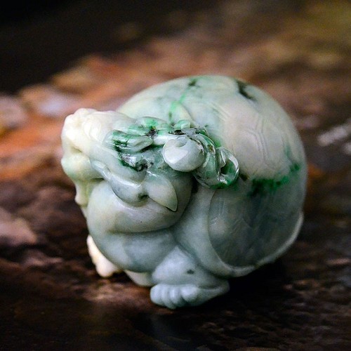 翡翠 ひすい 亀 彫刻 ブローチ アンティークヒスイブローチ - ブローチ