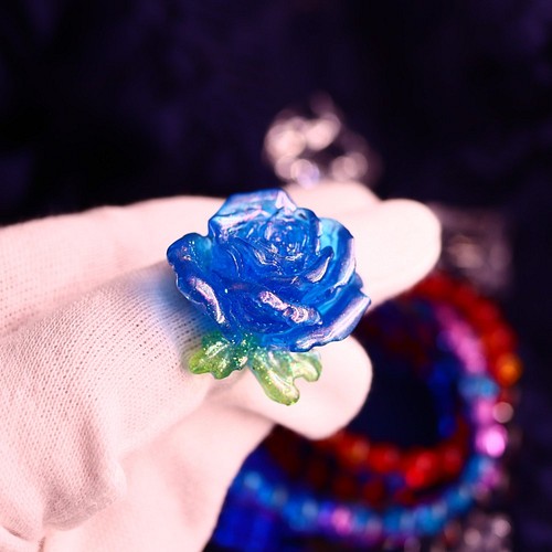 水色バラの花言葉は夢が叶う 一輪の美しさ フリーサイズの青バラの指輪 レジン作品 指輪 リング なこふぁくとりー 通販 Creema クリーマ ハンドメイド 手作り クラフト作品の販売サイト