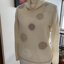 秋がまじかに　か～るいドット模様のセーター　Mサイズ 1枚目の画像
