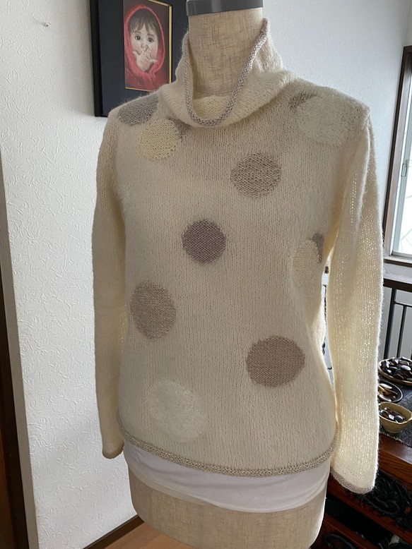 秋がまじかに　か～るいドット模様のセーター　Mサイズ 1枚目の画像
