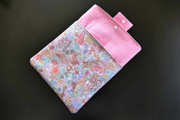 タブレットケース　ノートパソコンケース　リバティ　マーガレット・アニー(ピンク) オーダー　布小物 布雑貨 1枚目の画像