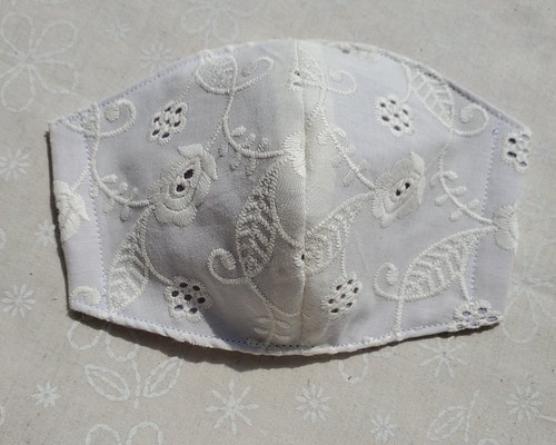 かわいい花柄刺繍のコットンレース　ラベンダー　立体布マスク
