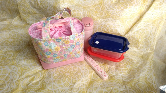 大　ランチバッグ　保冷バッグ　トートバッグ　巾着　ピンク　お花　かわいい 1枚目の画像