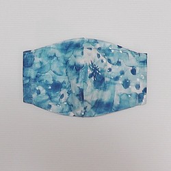 ＜夏マスク＞”Ｗガーゼプリント”と”ちぢみ”の立体マスク【青い水彩にじみ絵風】 1枚目の画像