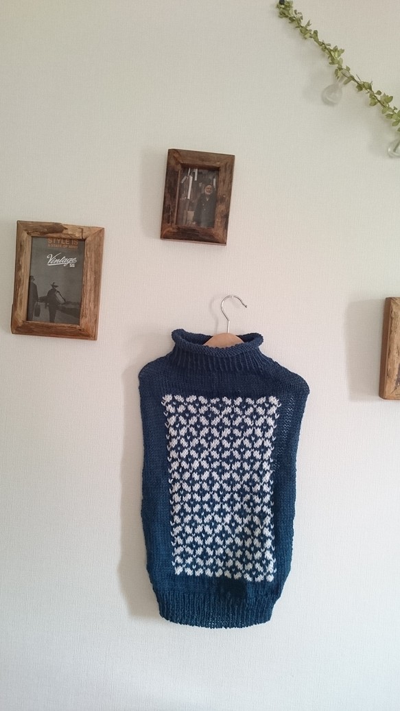 二色の和柄風編み込みセーター 1枚目の画像