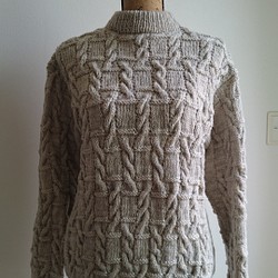 縄編みのメンズセーター 1枚目の画像