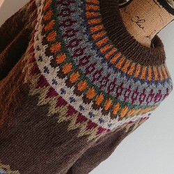 ユニセックスのヨーク編みセーター 1枚目の画像