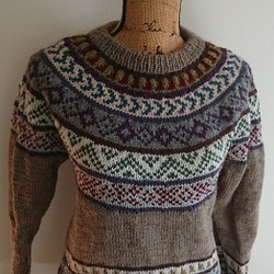レディースのヨーク編みセーター 1枚目の画像