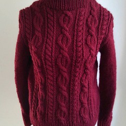 アラン模様のセーター(エンジ) 1枚目の画像