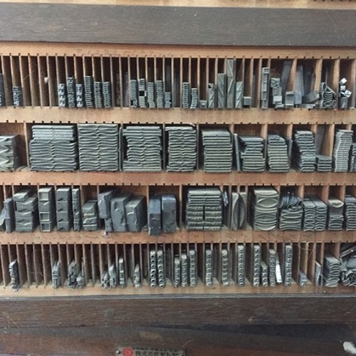 □活版印刷古道具 （昭和初期）【回転什器 活字木棚8枚収納用 