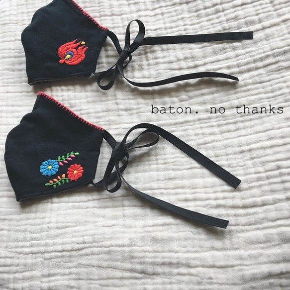 ブランケットステッチの刺繍リボンマスク マスク Baton No Thanks 通販 Creema クリーマ ハンドメイド 手作り クラフト作品の販売サイト