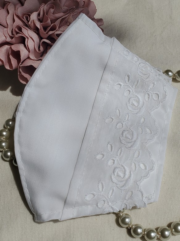 　不織布マスクカバー　㉑　バラ刺繍 1枚目の画像