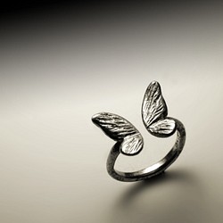 小蝴蝶開口銀戒指 第1張的照片