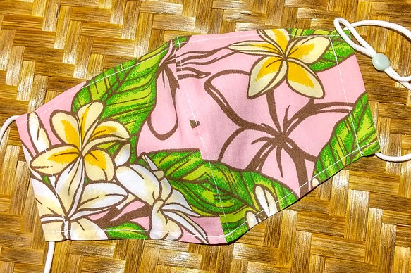 フラダンス用・鮮やかなピンク地プルメリア柄ハワイアンファブリック　　立体マスク大人用　 1枚目の画像