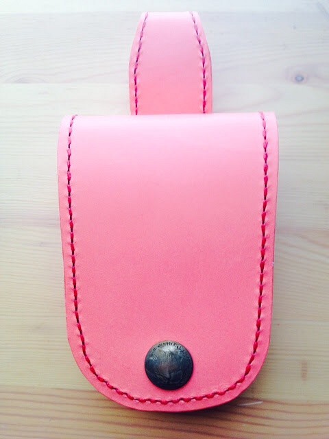 TAOS 【ピンク】携帯ケース ポーチ 革小物入れバッグ ベルトループ
