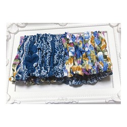 青色の刺繍柄とお花の生地を使用したヘアバンド 1枚目の画像