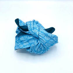 FUROSHIKI風呂敷　葉っぱの世界　ブルー　50㎝×50㎝　4重ガーゼ　リバーシブル 1枚目の画像
