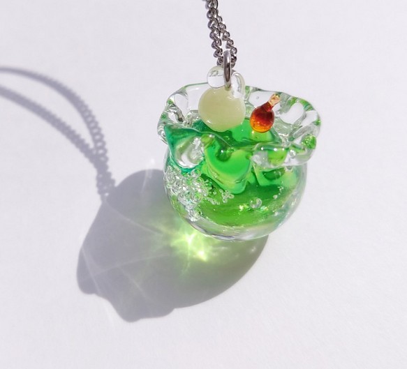 金魚鉢クリームソーダのネックレス【Glass necklace】 1枚目の画像