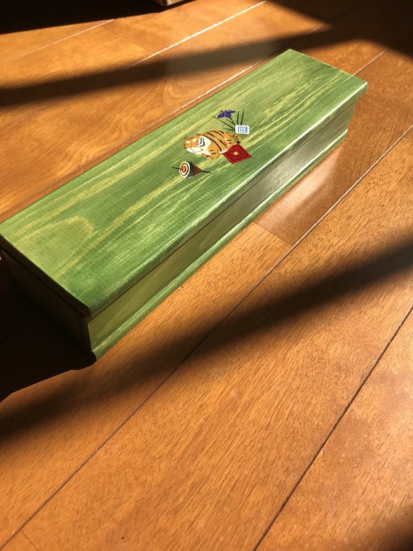 食卓に置ける箸箱(虎と三枡文、独楽文）　カトラリーケース　メガネ入れ　小物入れ 1枚目の画像