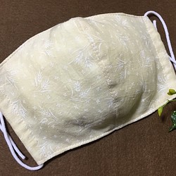 立体マスク・大人用　フィルターポケット付き　薄い黄色に白の麦の穂プリント 1枚目の画像