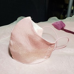 ☆シルクマスク☆送料無料☆高級シルクの上品な薄いピンク色の女性用立体布マスク  ☆ 1枚目の画像
