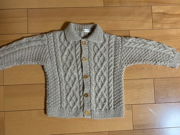 送料込み１００サイズアラン模様の手編みの子供用ジャケット　ベージュ 1枚目の画像