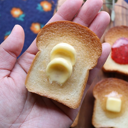 大きめ本物パンのミニチュア＊バタートースト おもちゃ・人形 emipan