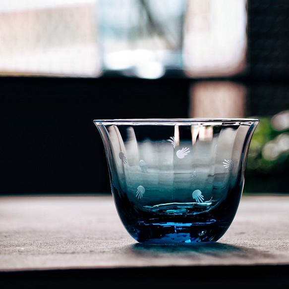 【在庫限り】ミニクラゲ 冷茶グラス ターコイズブルー 1枚目の画像