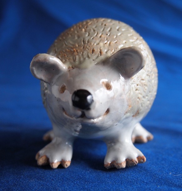 ハリネズミ　陶器の動物オブジェ 1枚目の画像