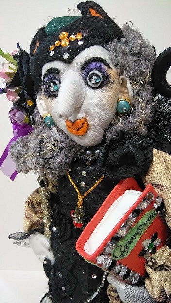 『ロッドを持つ魔女さん』魔女人形　魔法の杖.ロッド　魔導書　アルカイックスマイル　オシャレ　創作人形　 1枚目の画像