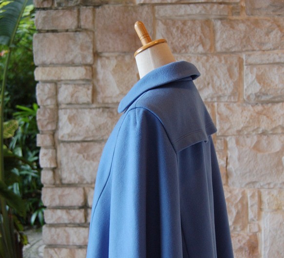 【優雅斗篷大衣】清爽優雅的淡藍色帶背軛 第1張的照片