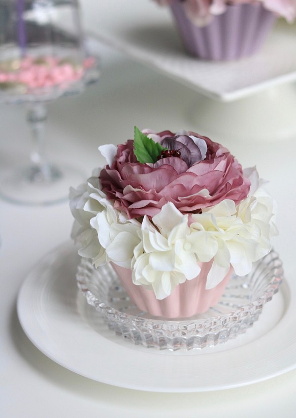 ふんわりかわいいフラワーケーキ　ラズベリークリーム 1枚目の画像